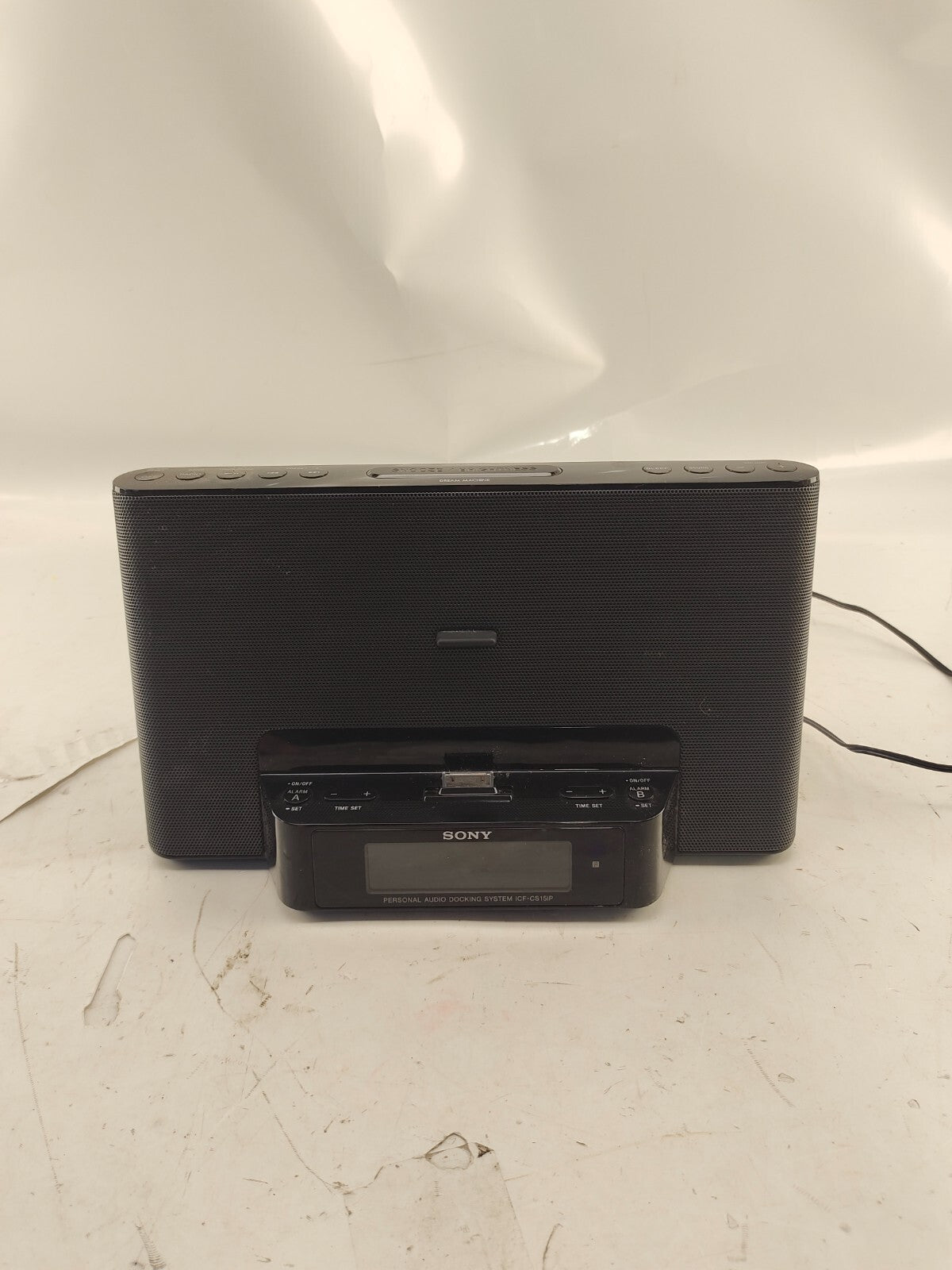 SONY Speaker Dock Clock Radio iPod iPhone ICF-CS15iP Dream Machine 30-Pin