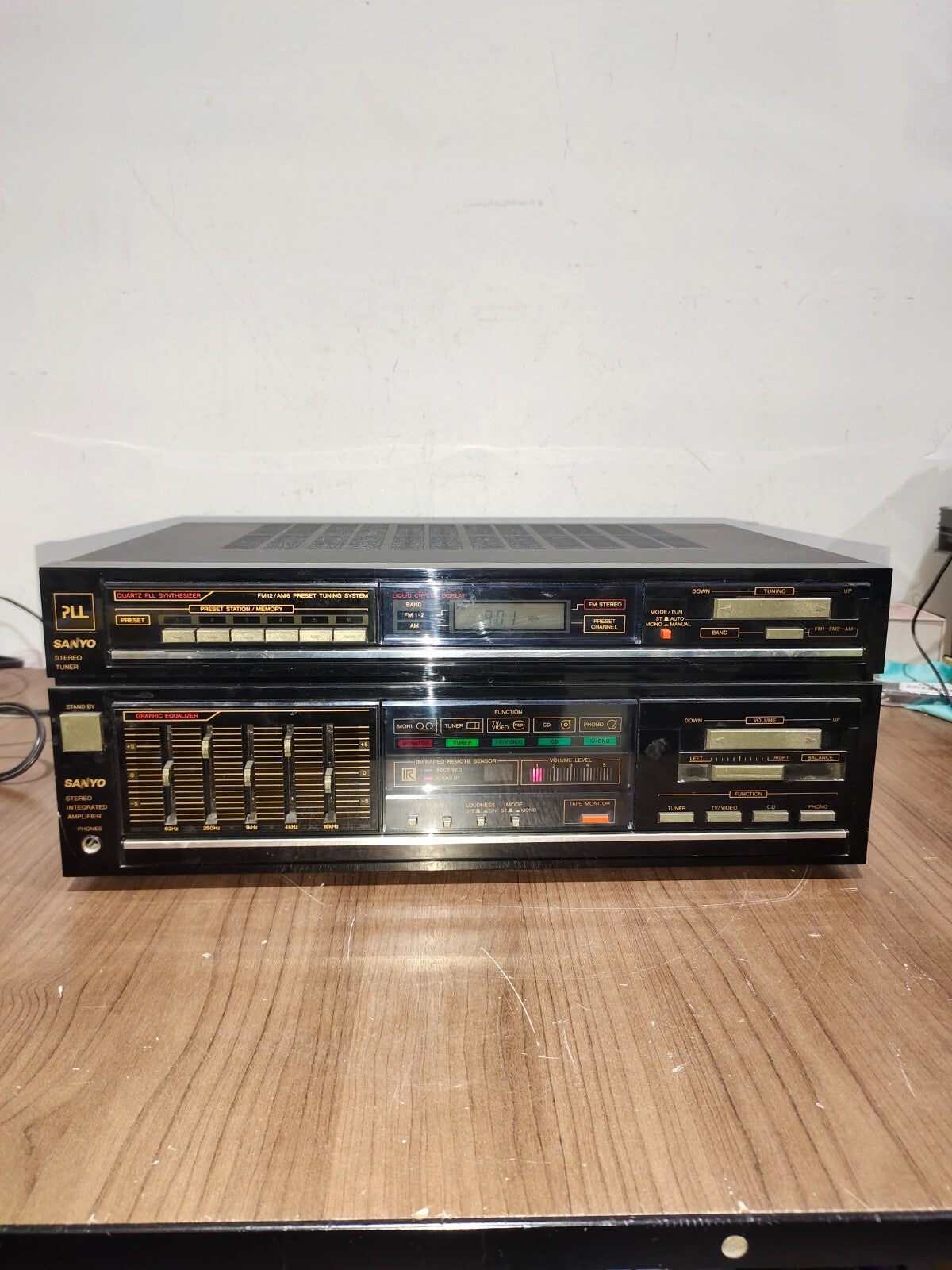 VTG Sanyo AM FM Stereo Receiver Model DCX686 With Liquid Crystal Display