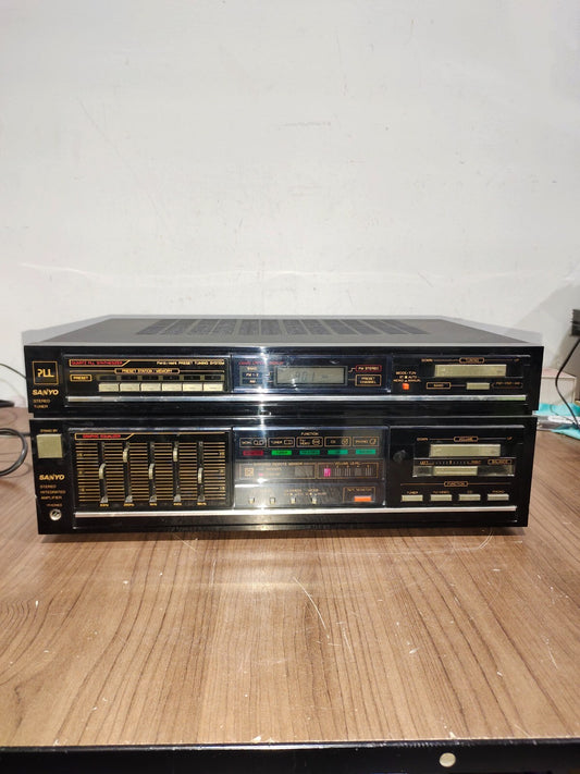 VTG Sanyo AM FM Stereo Receiver Model DCX686 With Liquid Crystal Display