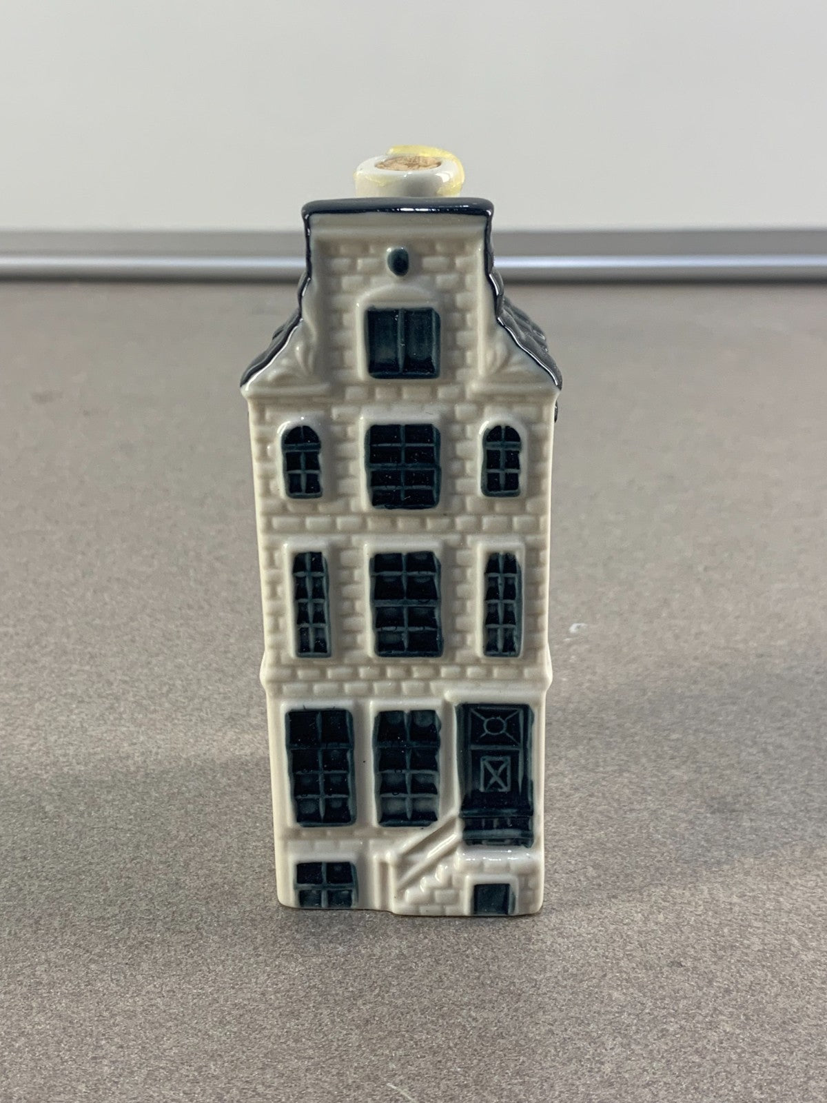 Delft s Blue KLM BOLS Miniature Dutch House, Number 68.