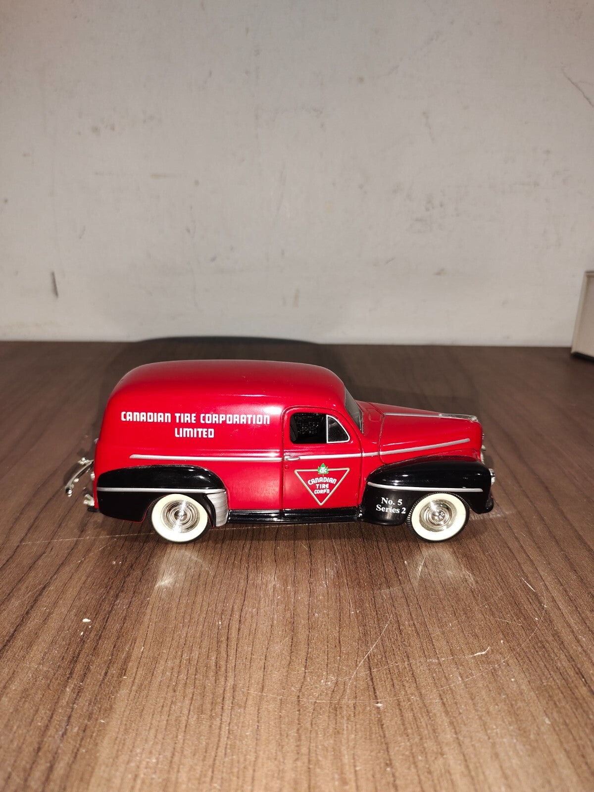 Canadian Tire Die-Cast MIB Liberty Classics 1947 Ford Van Employee Edition