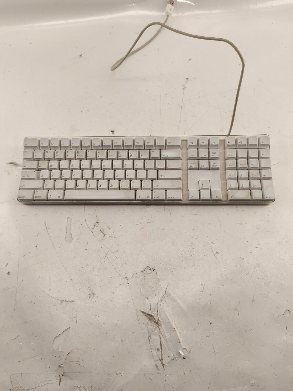 Genuine Apple A1048 English wired full size USB keyboard