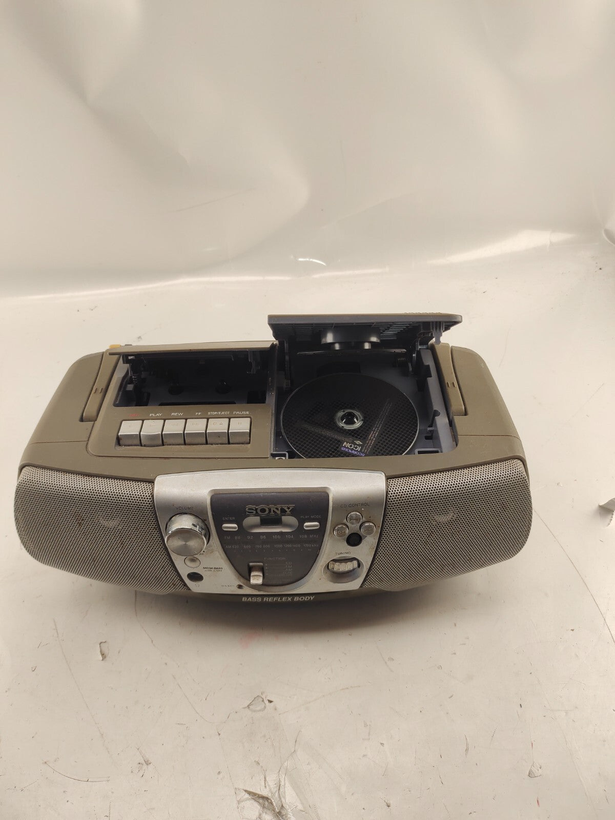 Sony CFD-V8 Boombox CD/ Cassette Player/ AM/FM Radio Stereo