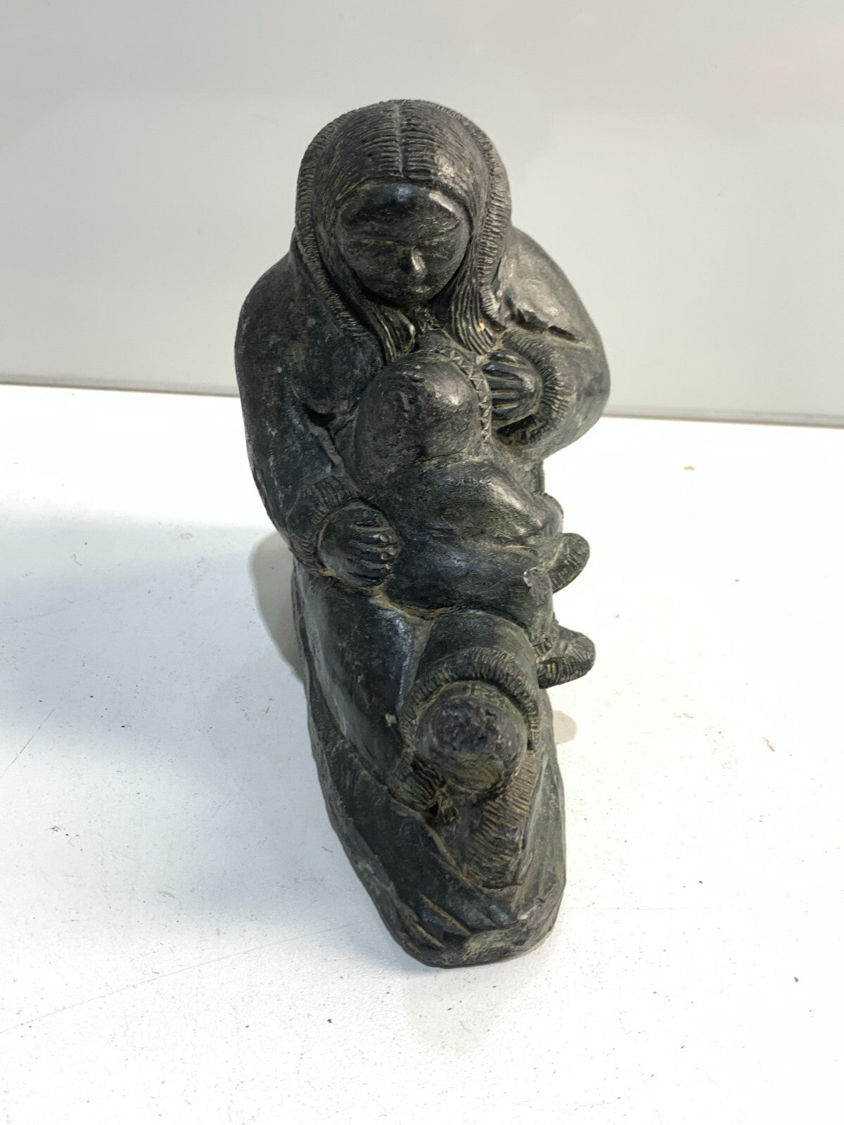 Vintage WOLF Original Sculpture Of Inuit Mother W/ Child Black Soapstone Canada