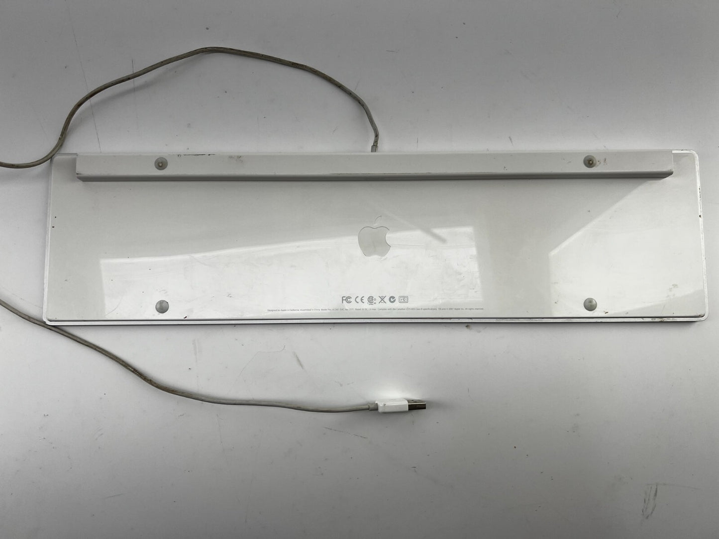 Apple A1243 - Wired Mac QWERTY - USB Keyboard w/ Numeric Keypad