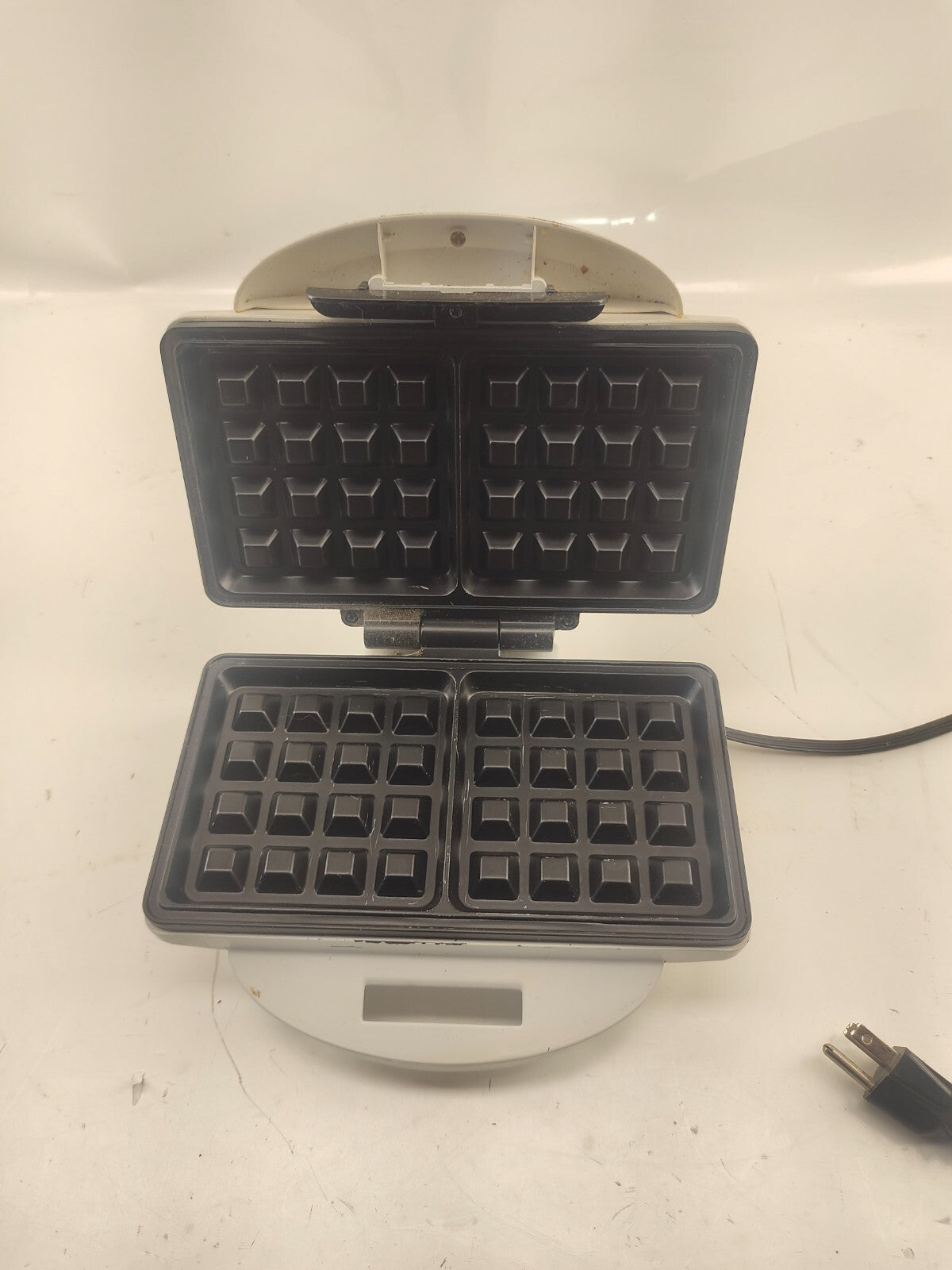 Vintage SALTON Electric Belgian Waffle Maker
