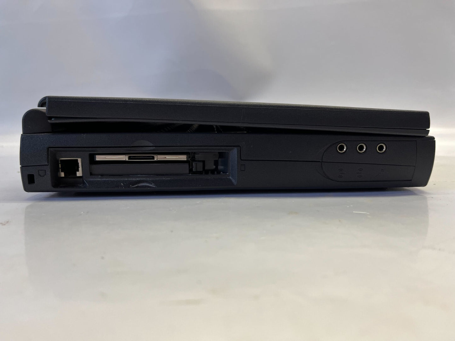 Acer Extensa 390 Vintage Laptop Pentium MMX 80MB RAM 20GB HDD Win98 Broken LCD