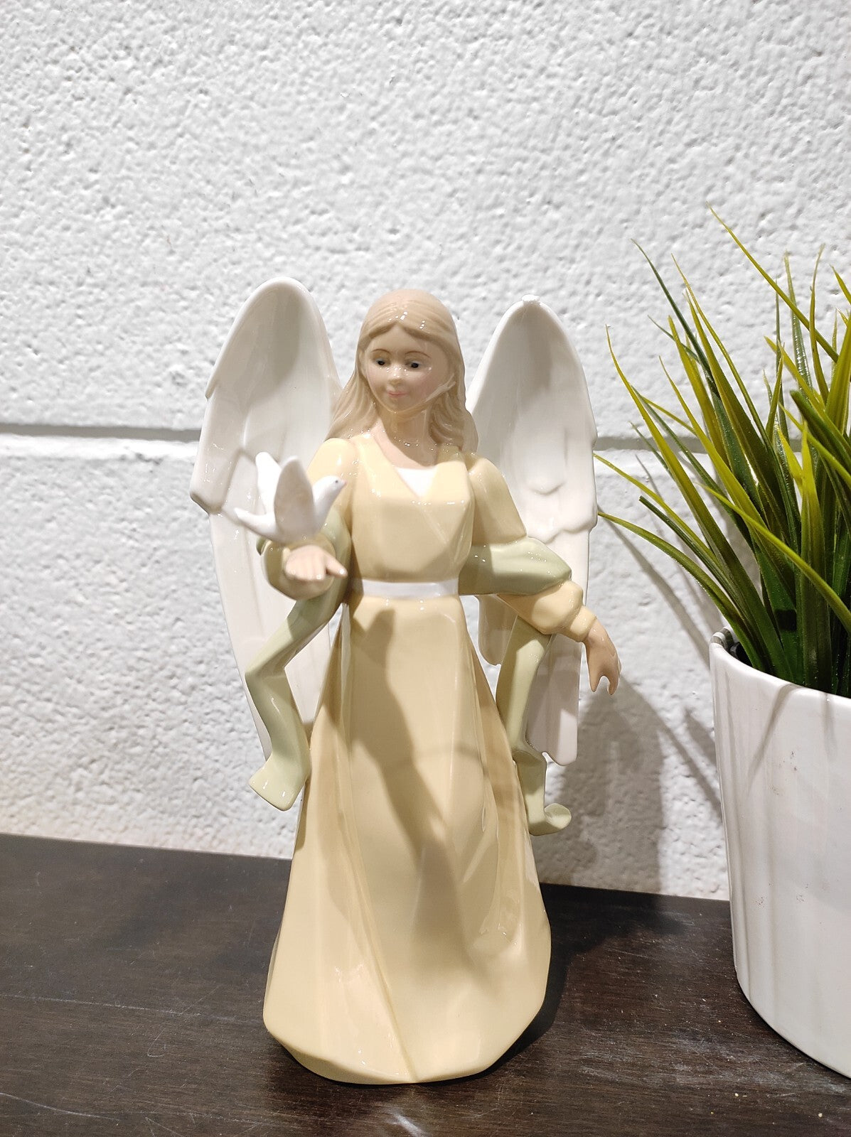 Hallmark Angel Figurine "SERENA"