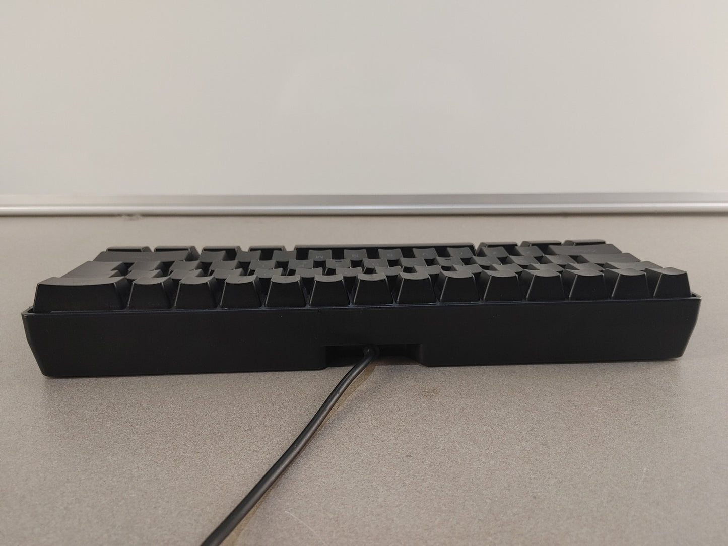 EXCELLENT CONDITION 60% Mechanical-Feel USB RGB Gaming Streaming Keyboard Black