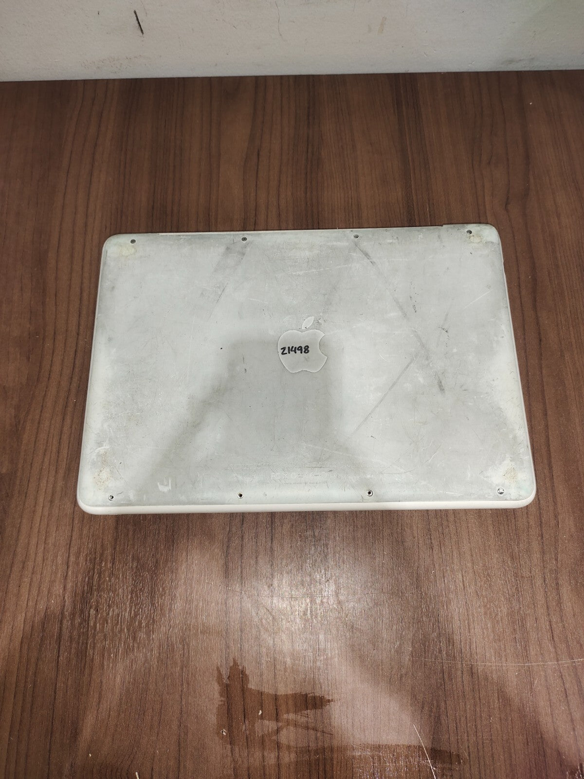 Apple MacBook A1342 13.3" Mid 2010 4 GB RAM 120 GB SSD Sierra - White