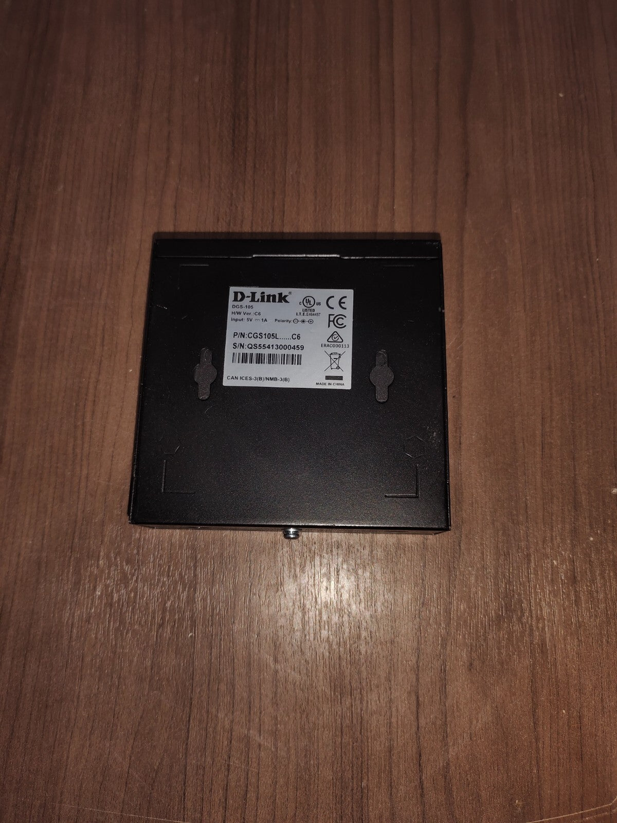 D-Link DGS-105 5-Port Gigabit Ethernet Switch - 1