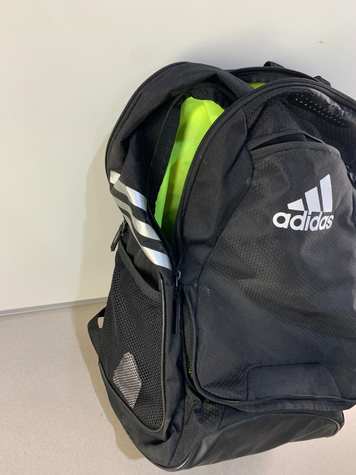 ADIDAS BACKPACK LUGGAGE BAG 40312 LIME GREEN INTERIOR SHOE COMPARTMENT 19" Black