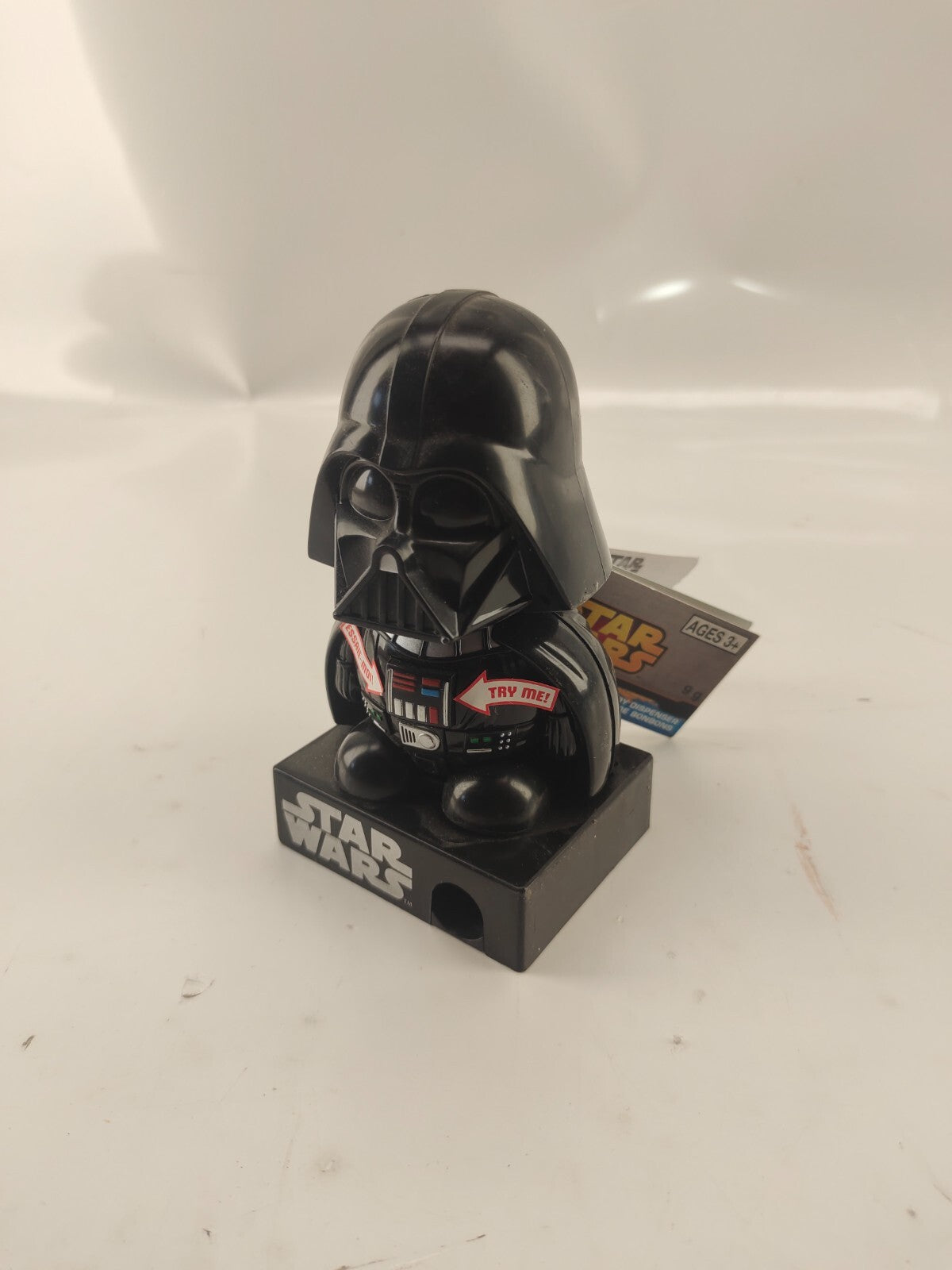GALERIE: Star Wars - LFL & TM Darth Vader Candy Dispenser - With Sound 5 Inch