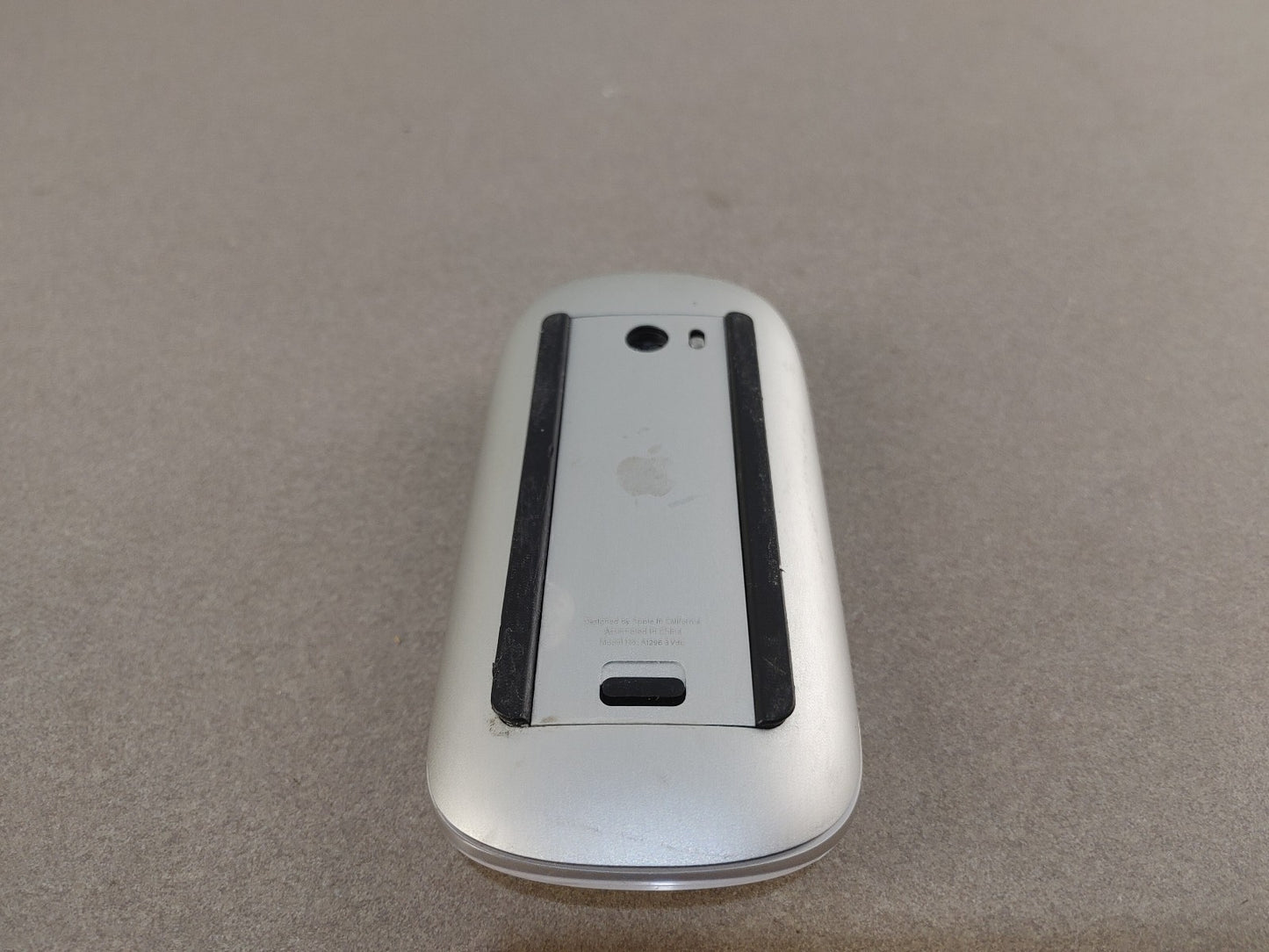 GOOD CONDITION Apple Magic Mouse A1296 Bluetooth Wireless Mouse WITH BATTERIES