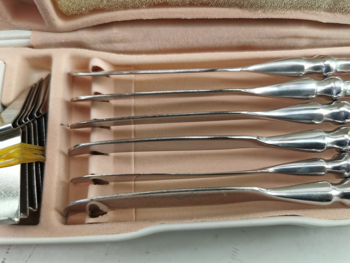 Chess knives & markers by chestnut tools