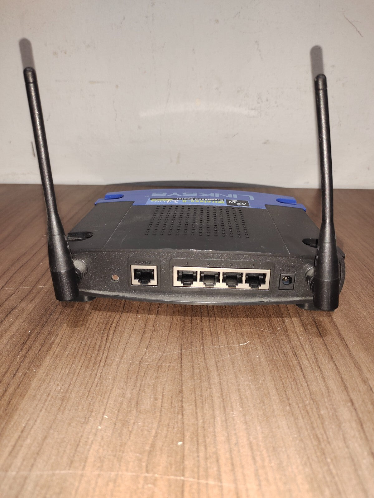 Linksys WRT54G V8 54 Mbps 4-Port 10/100 Wireless G Router