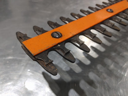 GOOD CONDITION Craftsman bushwacker 22inch Double-edged hedge trimmer Red/Black