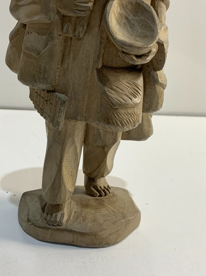 VINTAGE UNBRANDED HAND CARVED FOLK ART LIGHT WOOD CARVING OLD MAN