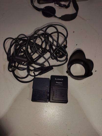 Panasonic LUMIX DMC-FZ28 Japanese Digital Camera - Battery Included.