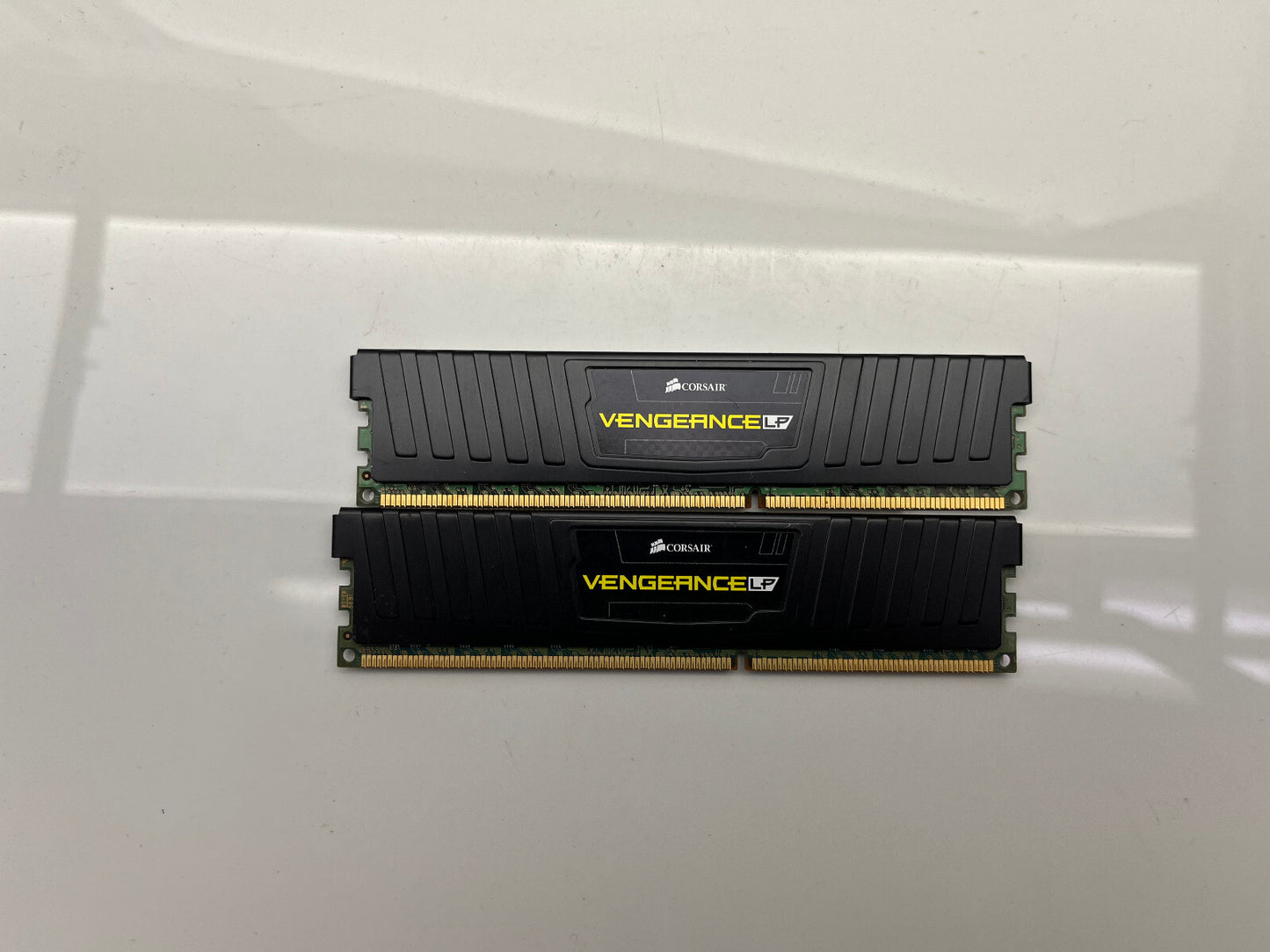 Corsair Vengeance LP 16GB (2x8GB) DDR3 Kit 1600 10-10-10-27 CML16GX3M2A1600C10