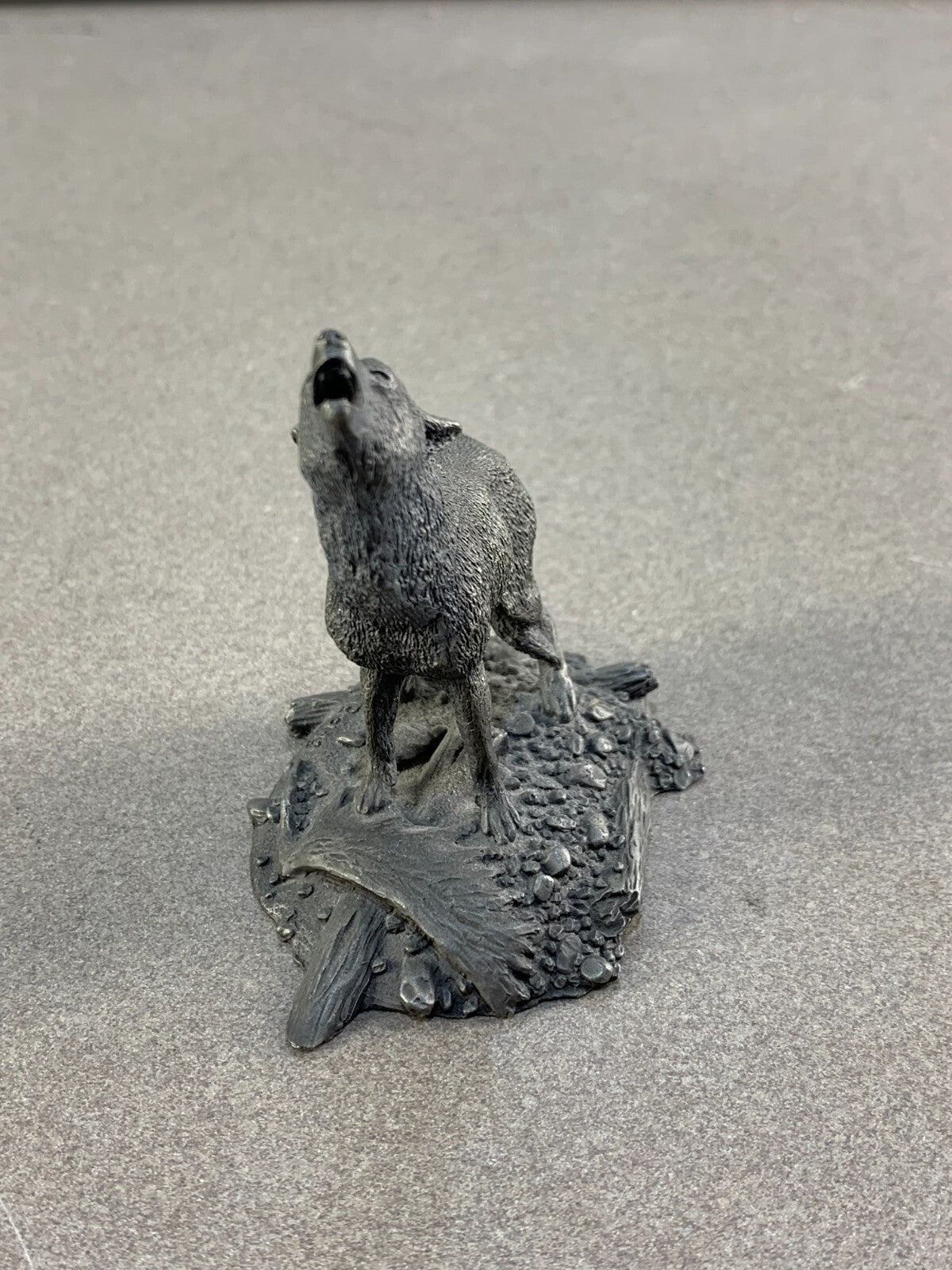 Fine Pewter The Timber Wolf by Franklin Mint Signed by Artist R. Berg