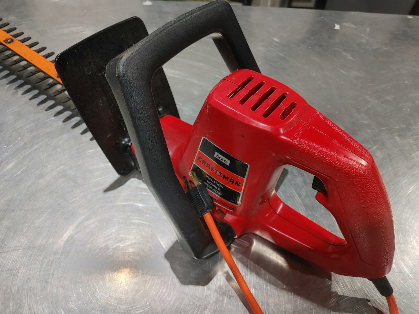 GOOD CONDITION Craftsman bushwacker 22inch Double-edged hedge trimmer Red/Black