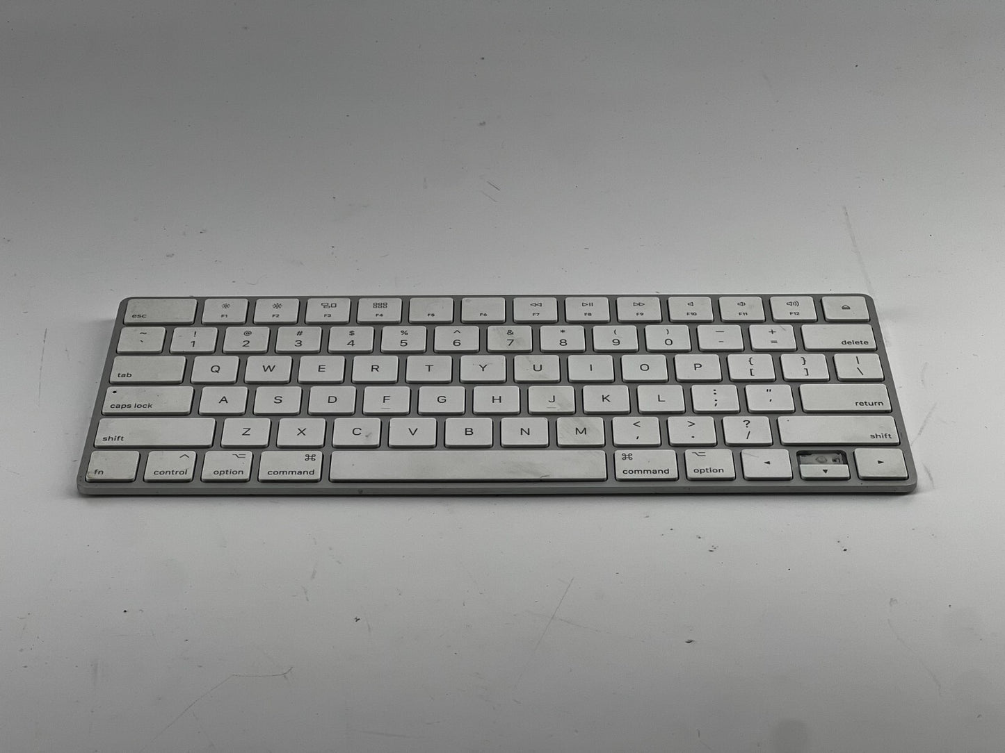 Apple Wireless Keyboard A1314 Bluetooth Keyboard , working w/One missing Key