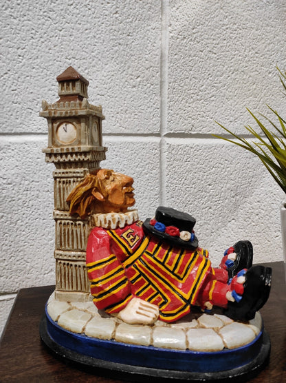 David Frykman English Collection BEEFEATER NAPPING Big Ben Figurine 8.75"H