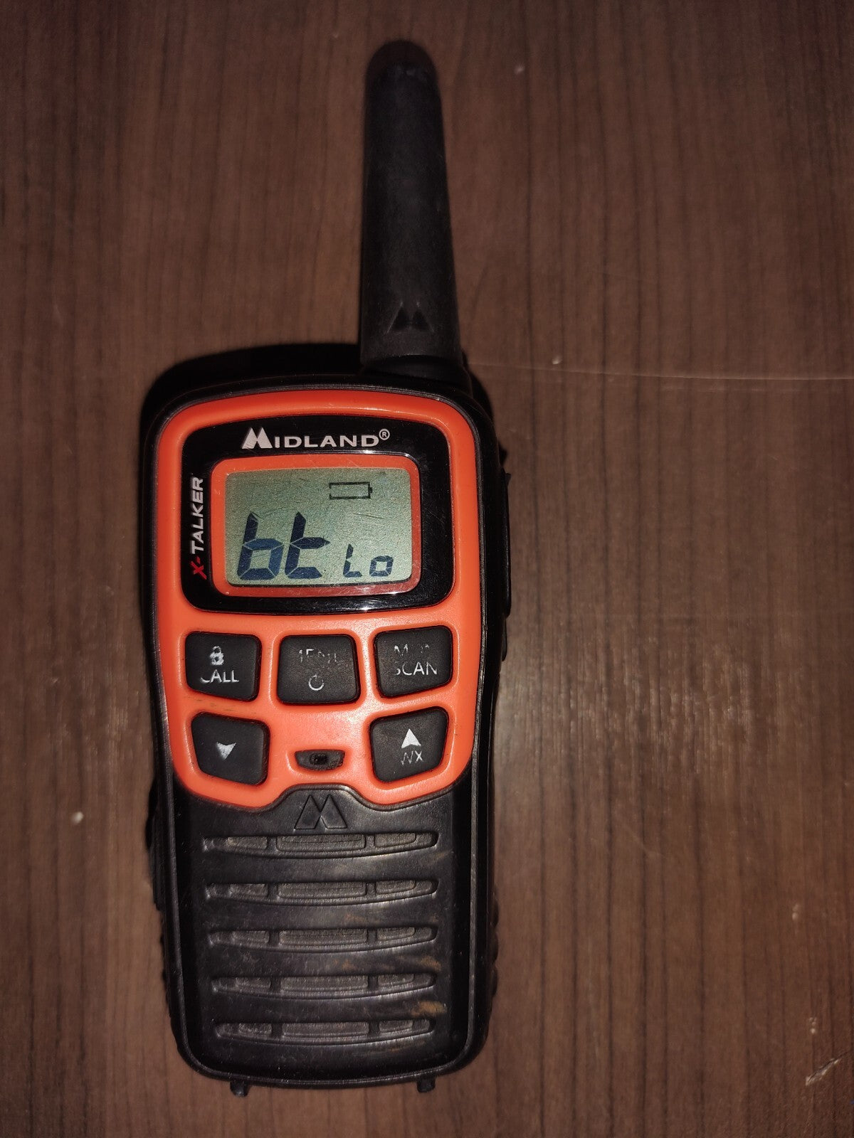 Midland X-Talker T51A 22-Channels Two-Way Radio Walkie Talkies & Charger