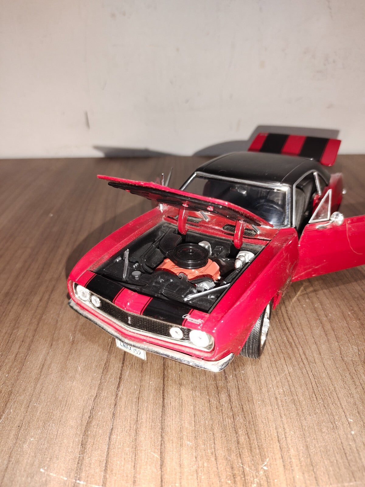1:18 SCALE MAISTO-RED 1967 CHEVROLET CAMARO -SPECIAL EDITION