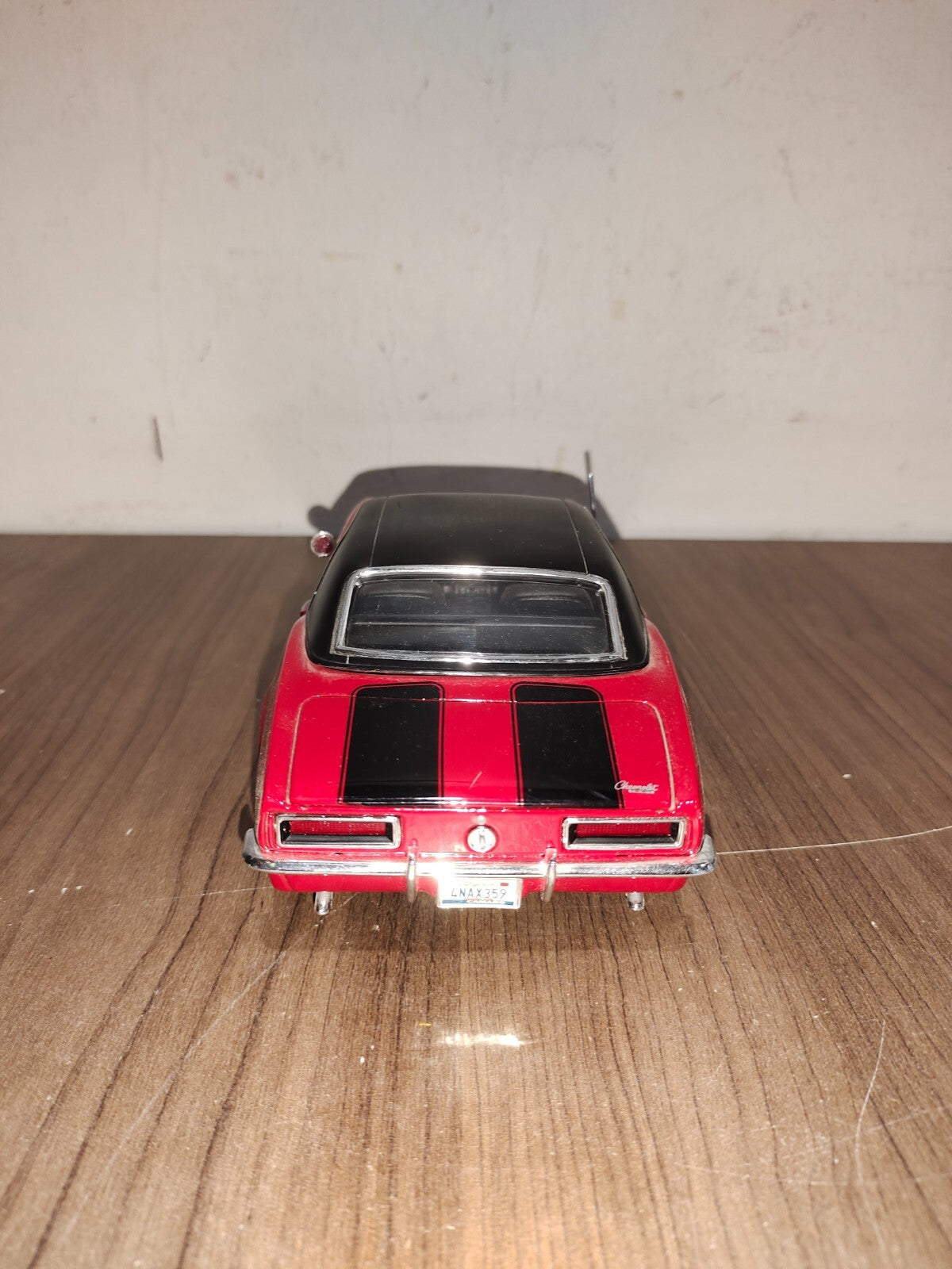 1:18 SCALE MAISTO-RED 1967 CHEVROLET CAMARO -SPECIAL EDITION