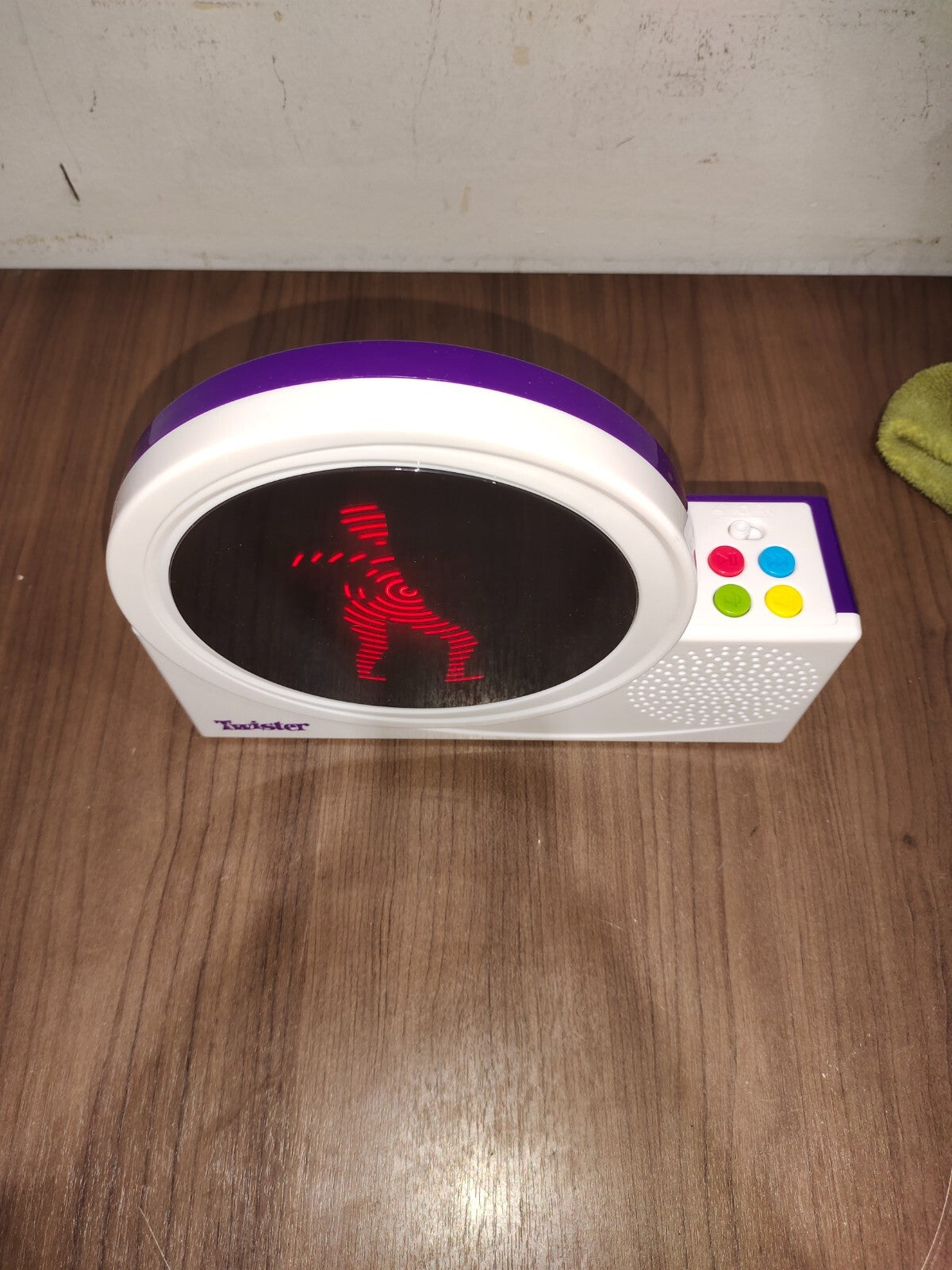 Hasbro 2013 Twister Dance Game Speaker A8583