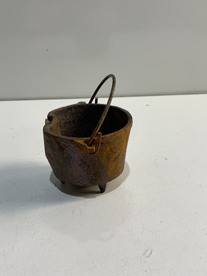 CANADIAN FORGE MINIATURE CAST IRON 3 LEG BLACK KETTLE POT