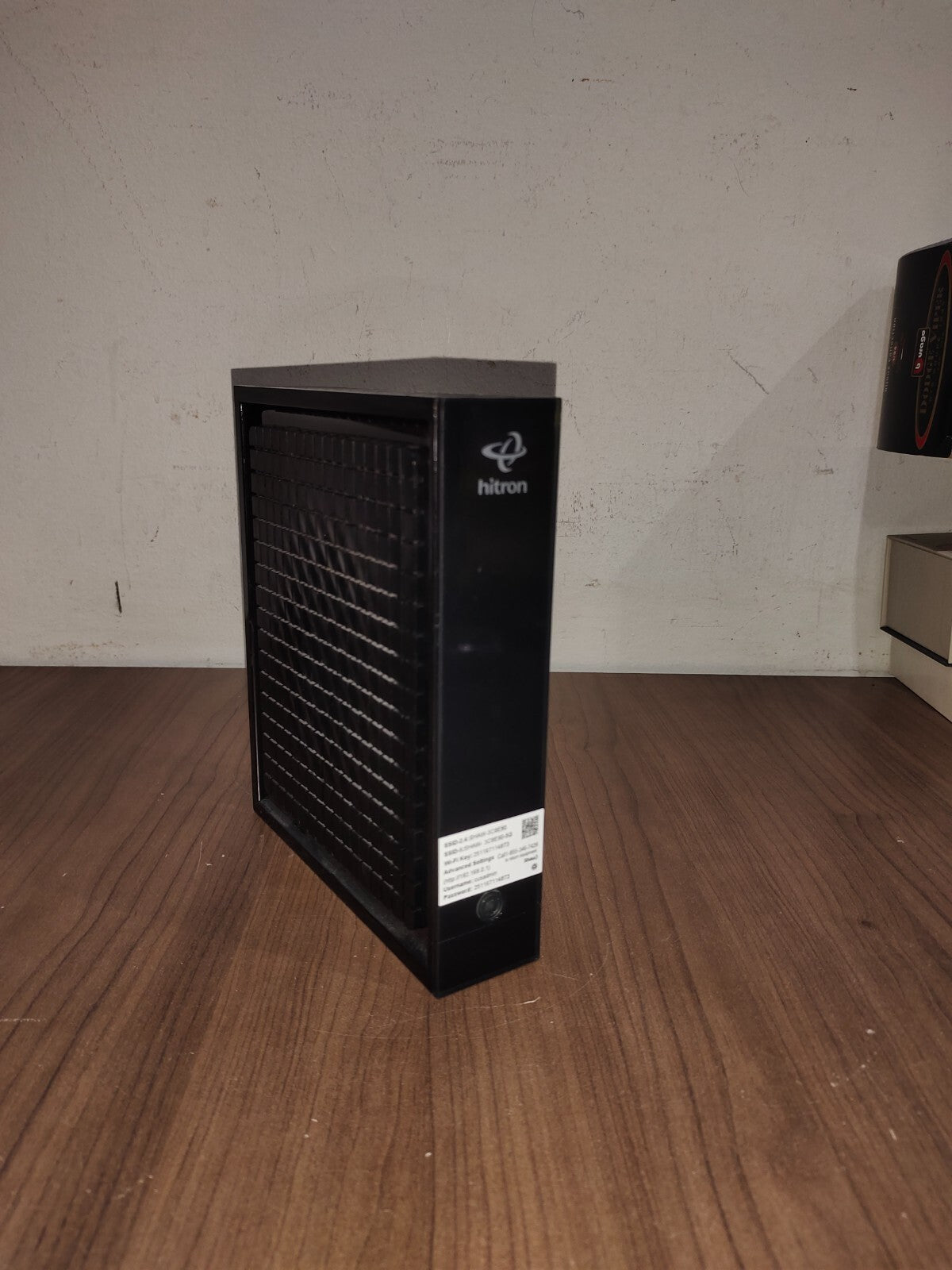Modem câble WiFi Hitron CGNM-2250 DOCSIS 3.0 double bande 2,4 GHz 5 GHz