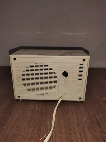 Vintage General Electric GE Clock AM Radio Model 7-4725 Beige 1960s