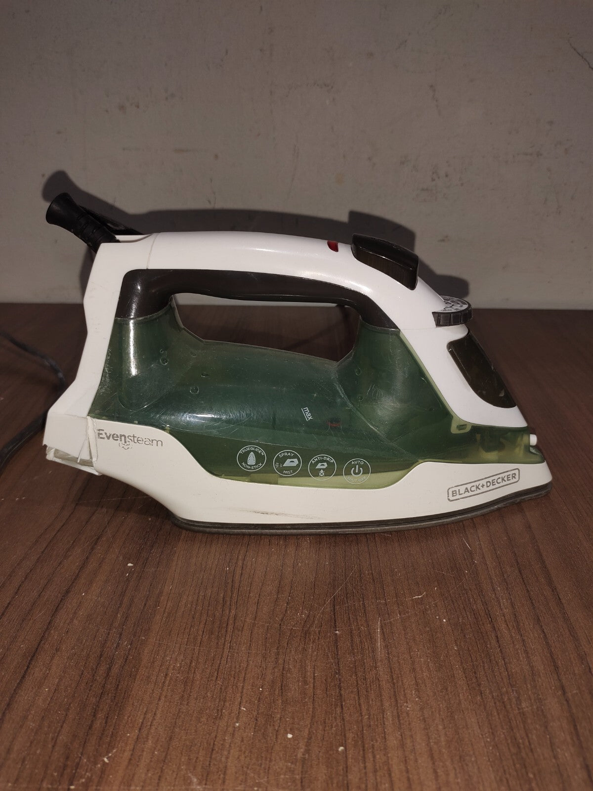 Black + Decker Steam Iron - IR350V
