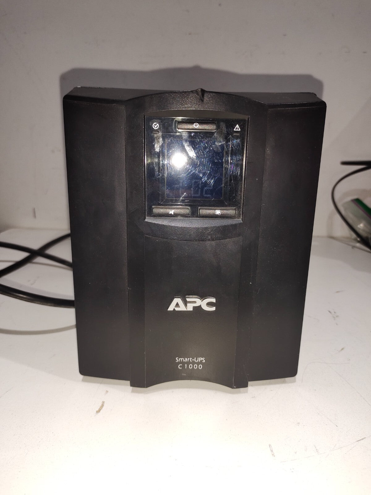 APC SMC1000 Smart-UPS C1000 8-Outlet 120V - 50/60 Hz UPS - 1