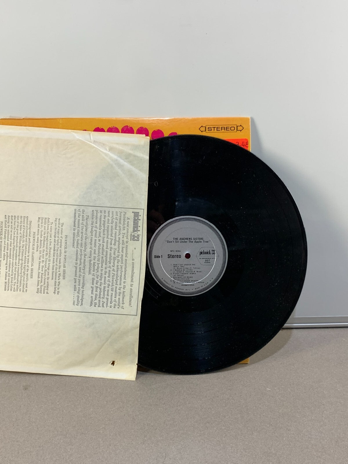 33 Rpm Lp The Andrews Sisters - Don't Sit Under The Apple Tree - SPC-3094