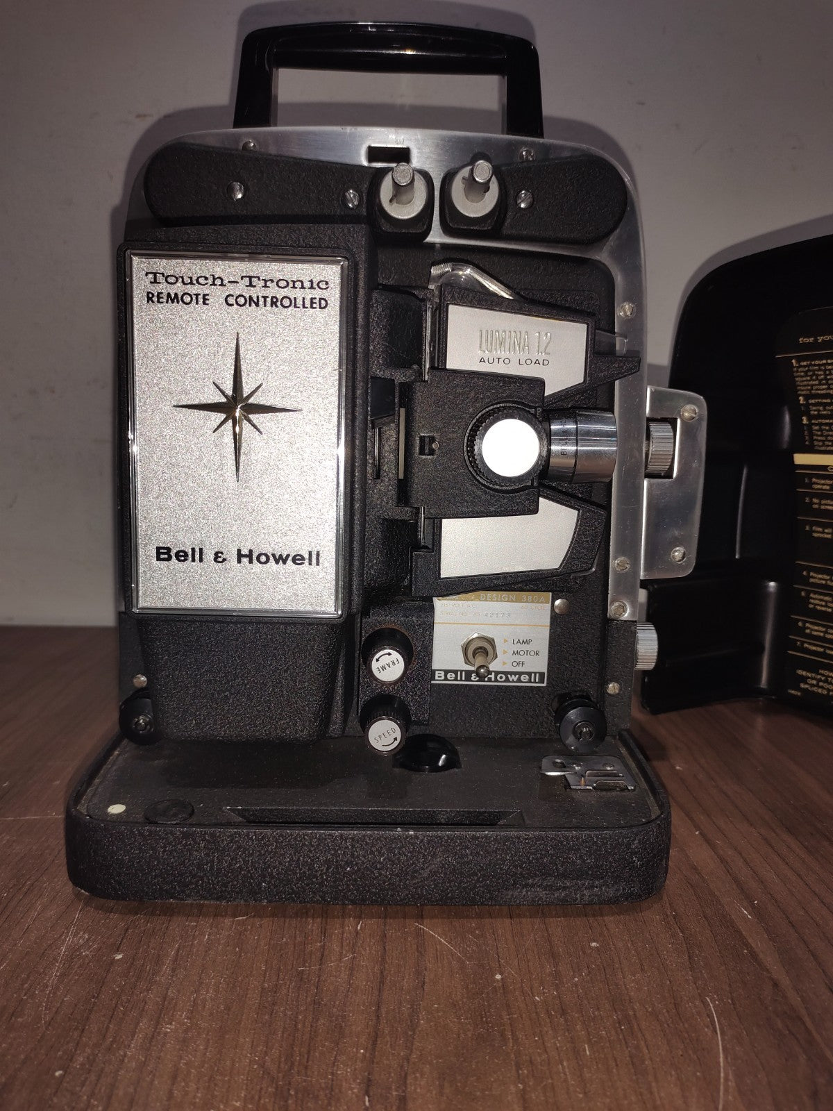 Bell & Howell - Touch Tronic Lumina 1.2 - Automatic Projector