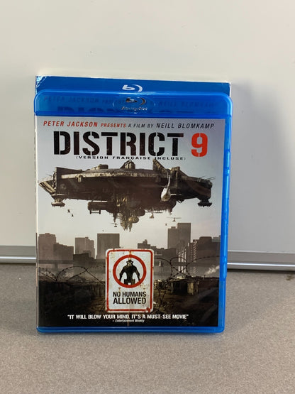 District 9 Blu-ray 2 Disc Sci-Fi with Slipcover Neill Blomkamp Sharlto Copley