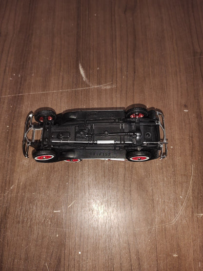 1931 PEERLESS SILVER WITH RED TRIM  1:18 SCALE ANSON OPENING DOORS