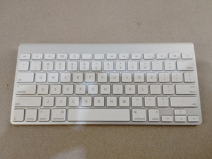 GOOD CONDITION Apple A1314 Magic Keyboard Wireless Bluetooth Keyboard for PC Mac