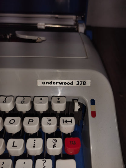 Portable Underwood 378 Manual Typewriter With Blue Travel Case