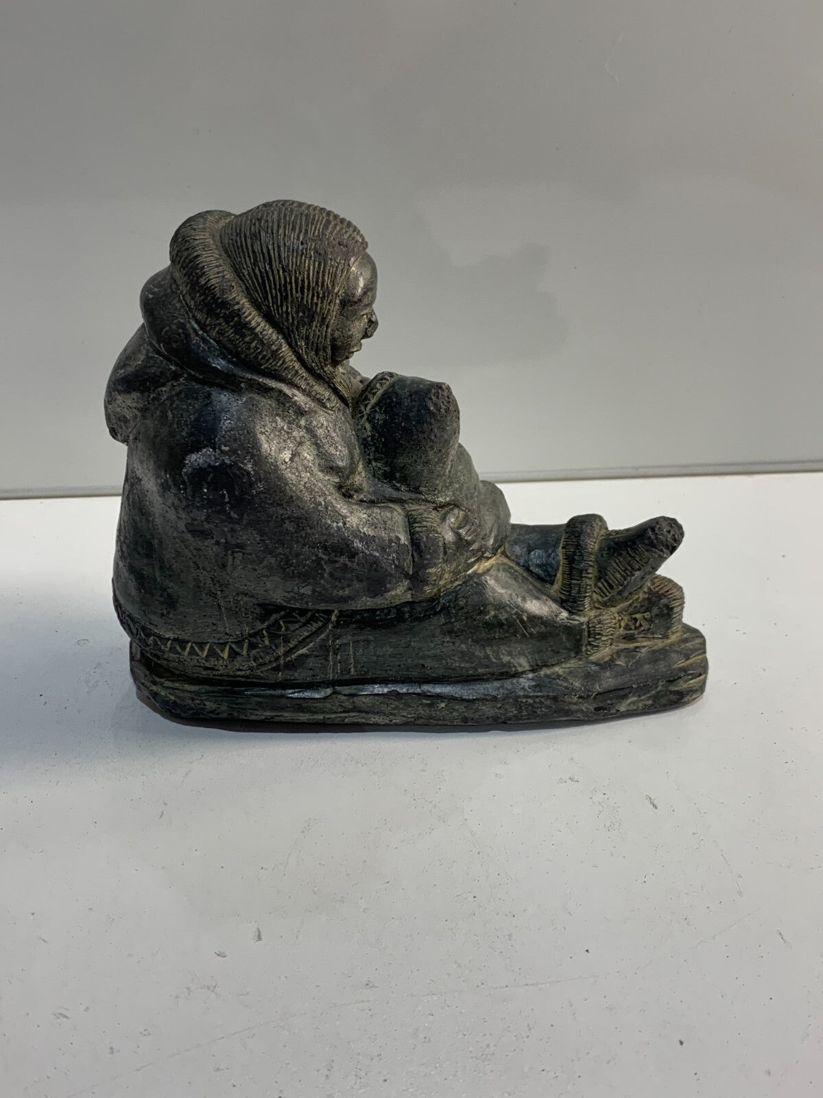 Vintage WOLF Original Sculpture Of Inuit Mother W/ Child Black Soapstone Canada