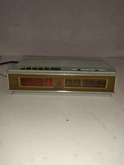 Eversonic KP-101 - Analog Clock along with Radio