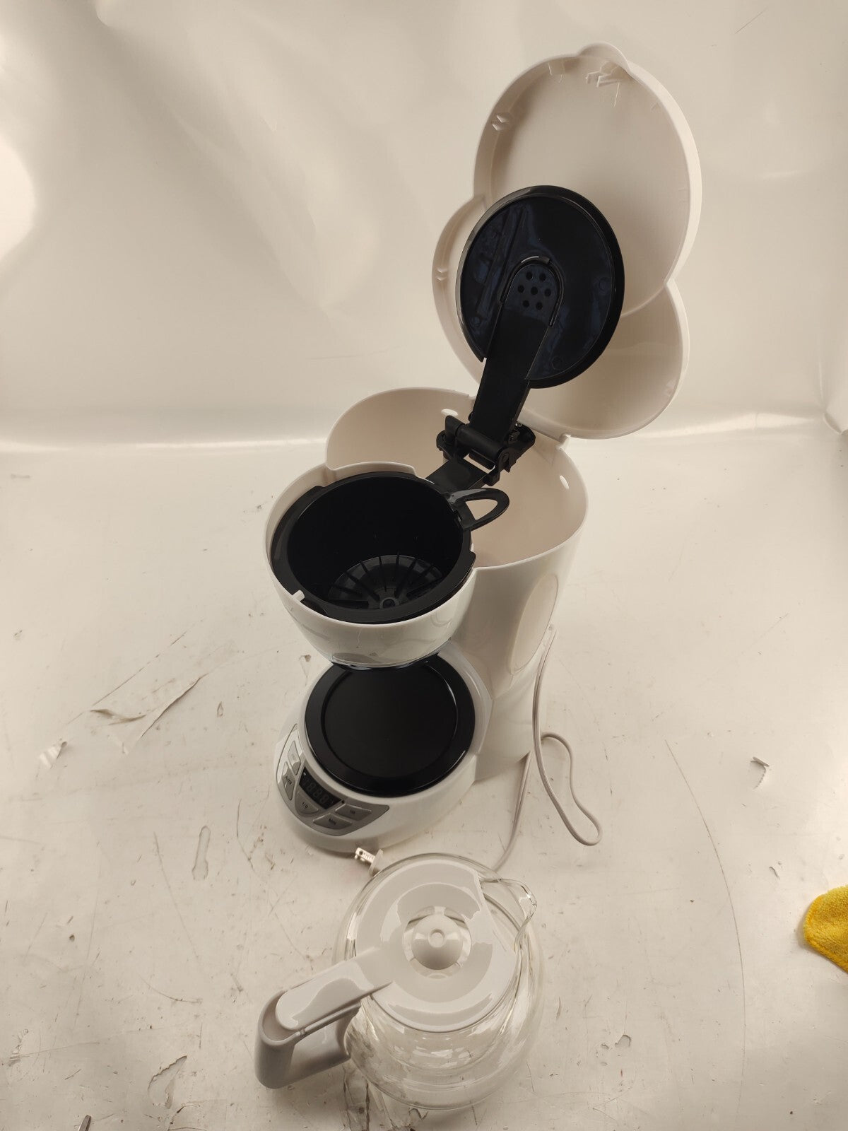 Black & Decker Coffeemaker White CM1050WD 12 Cup Programmable Clock Sneak-A-Cup