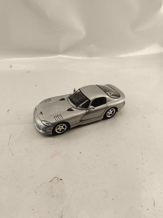 Maisto 1:18 Diecast Special Edition 2013 SRT Dodge Viper GTS - Silver