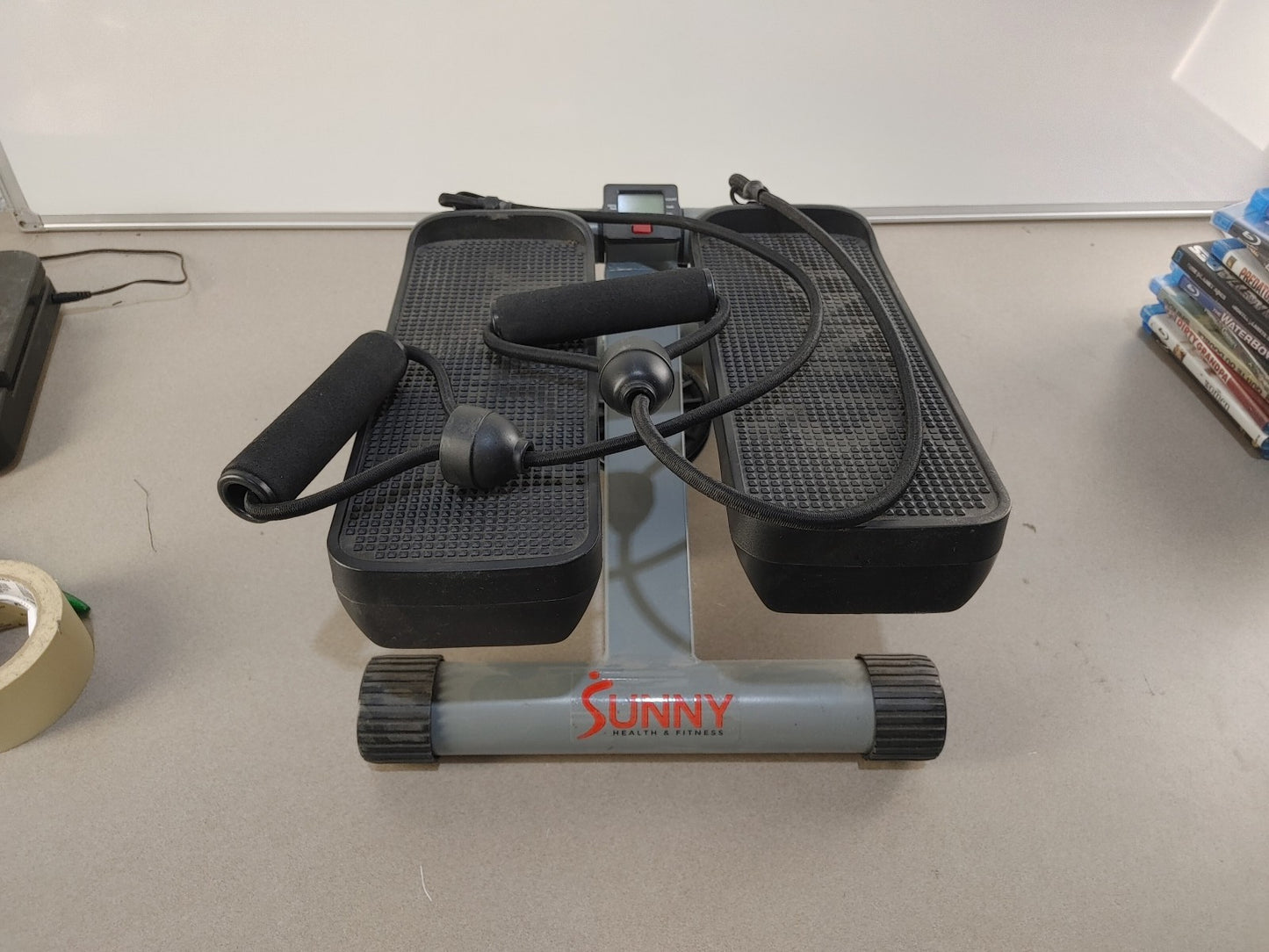 GOOD CONDITION Sunny Health and Fitness Excersise Walking Fitness Stepper Grey
