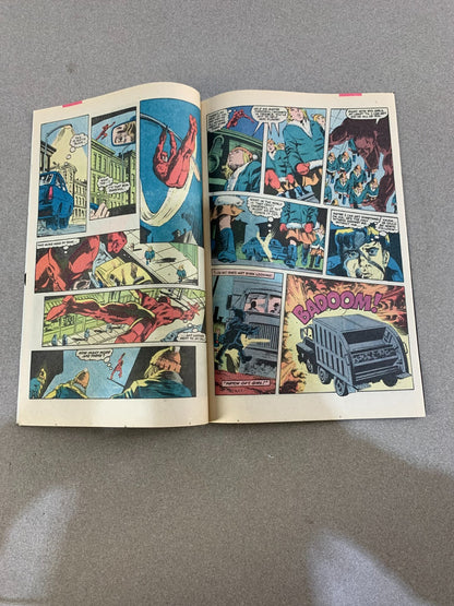 Daredevil #209 Aug Marvel Comics Group - 1984 - Keey Away!