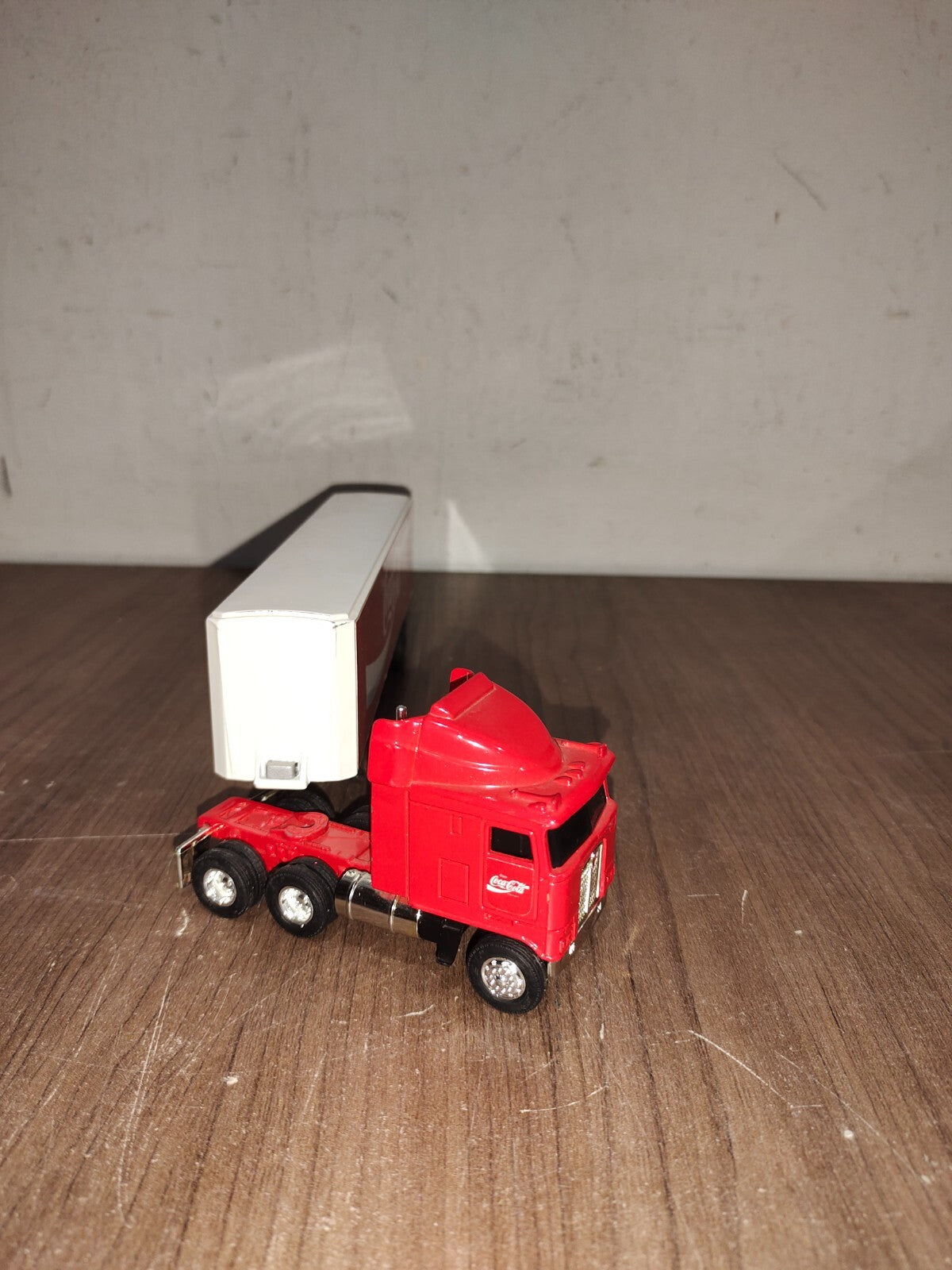 Coca Cola Holiday Semi Truck and Trailer 2006 Die Cast